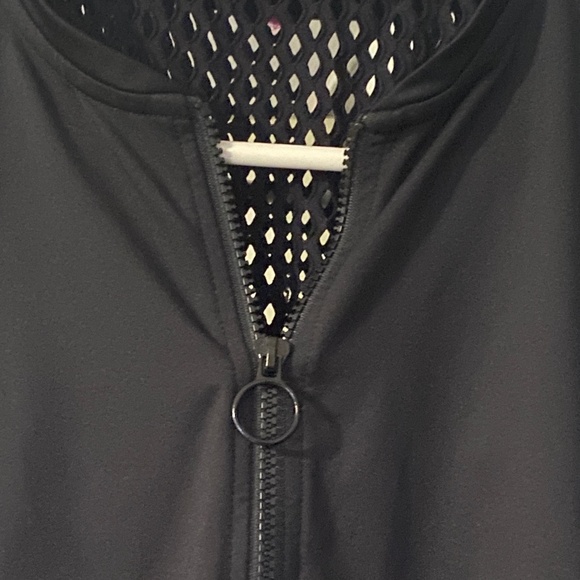 La Senza Black ActivewearJacket with mesh sleeves/back - Picture 3 of 4
